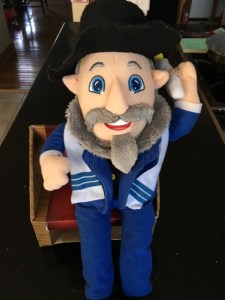 Post 39 Mensch on Bench